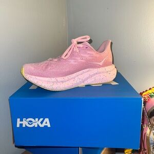 HOKAS MACH 6 w/ Box (Women’s size 6)